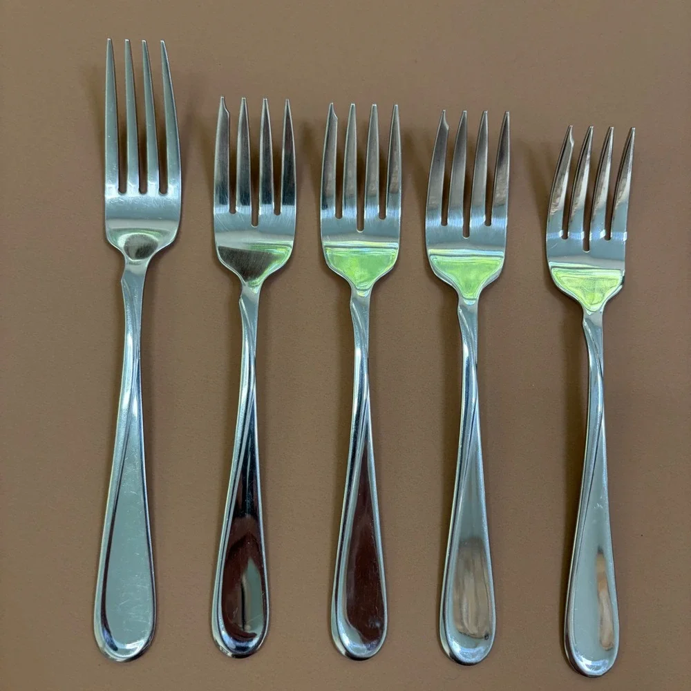 Oneida Flight Reliance Glossy Stainless Flatware Set 12 Pieces Silverware
